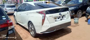 Toyota Prius 2017 White