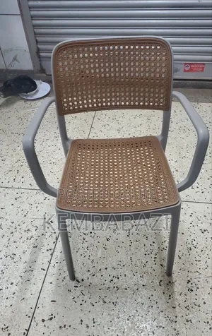 1piece of Plastic Cafe Chair