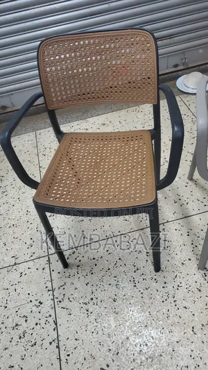 1piece of Plastic Cafe Chair