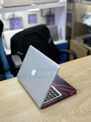 New Laptop Apple MacBook Pro 8GB Intel Core i5 SSD 500GB