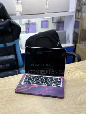 New Laptop Apple MacBook Pro 8GB Intel Core i5 SSD 500GB