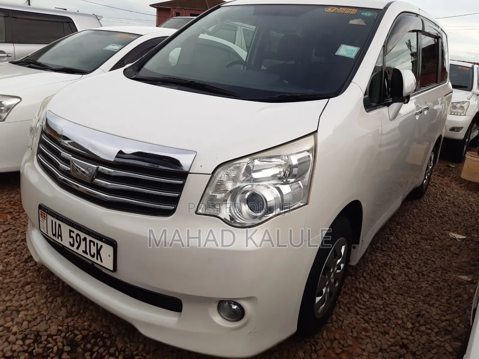 Toyota Noah 2011 Silver