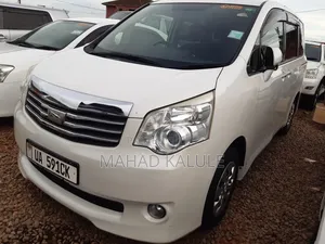 Toyota Noah 2011 Silver
