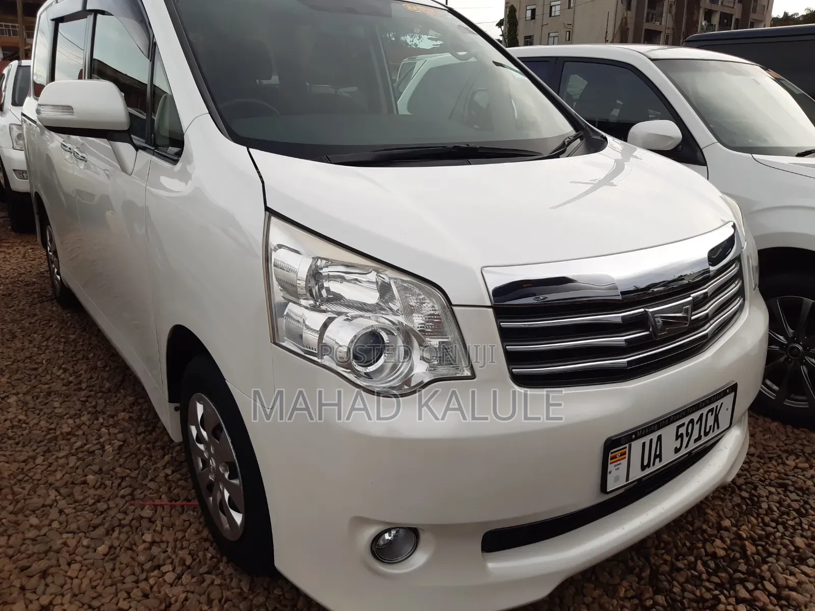 Toyota Noah 2011 Silver