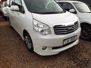 Toyota Noah 2011 Silver