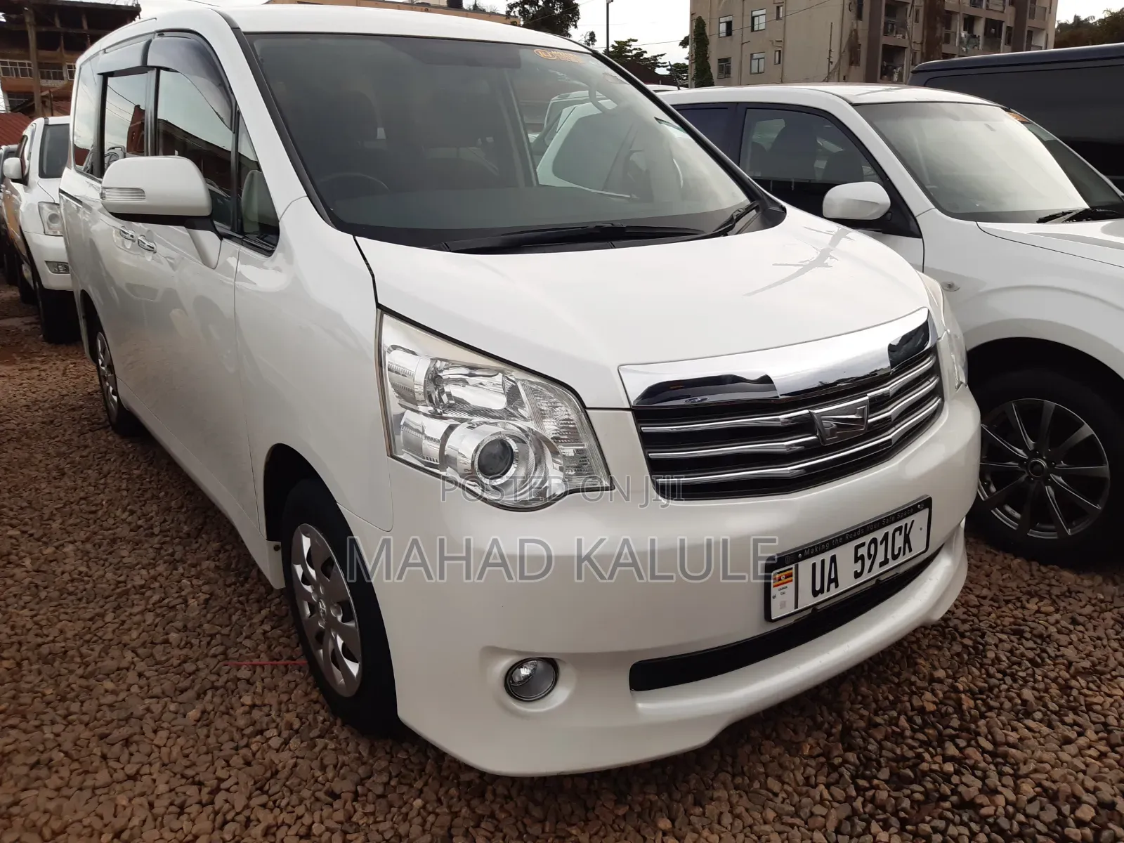 Toyota Noah 2011 Silver