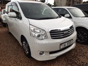 Toyota Noah 2011 Silver