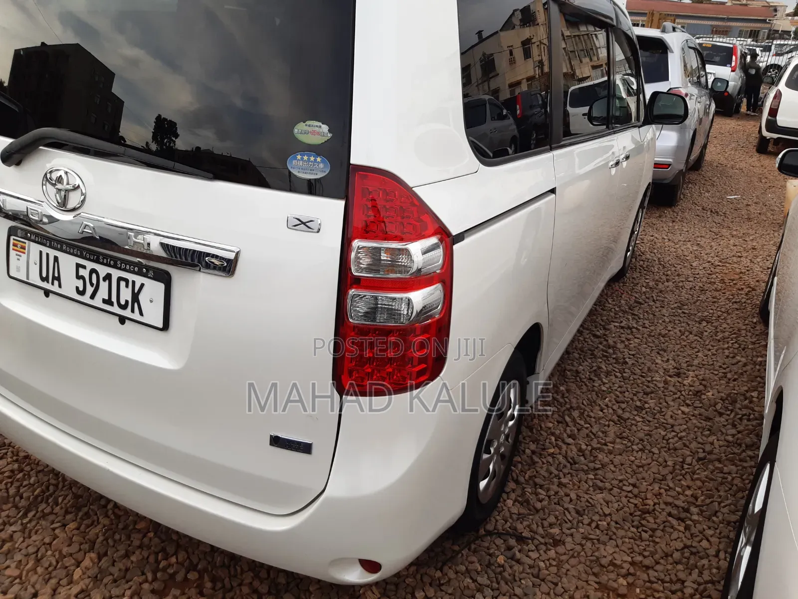 Toyota Noah 2011 Silver