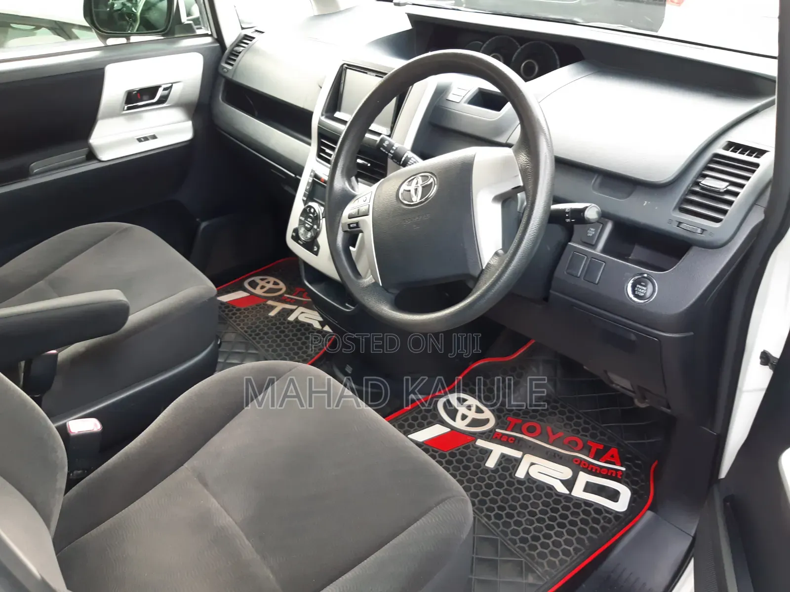 Toyota Noah 2011 Silver
