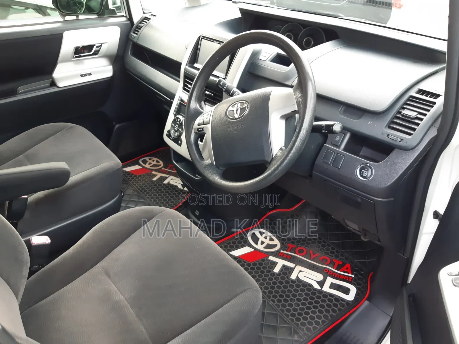 Toyota Noah 2011 Silver