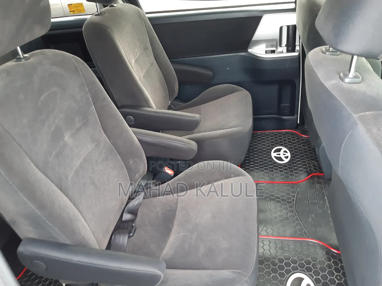 Toyota Noah 2011 Silver