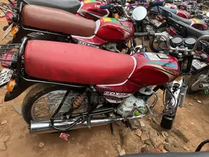 Bajaj Boxer 100 2022 Red