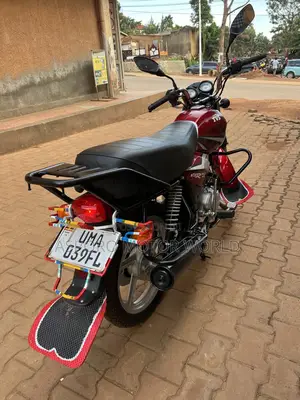 TVS HLX 125 2025 Red