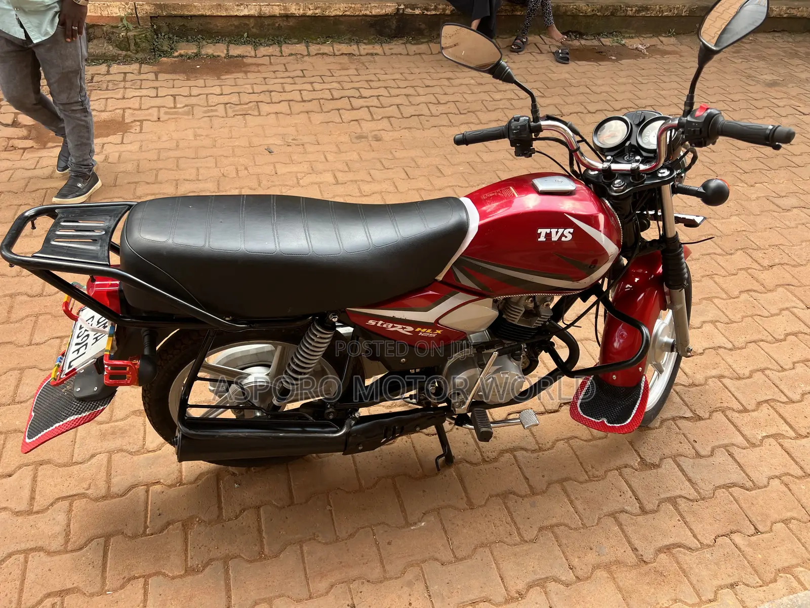 TVS HLX 125 2025 Red