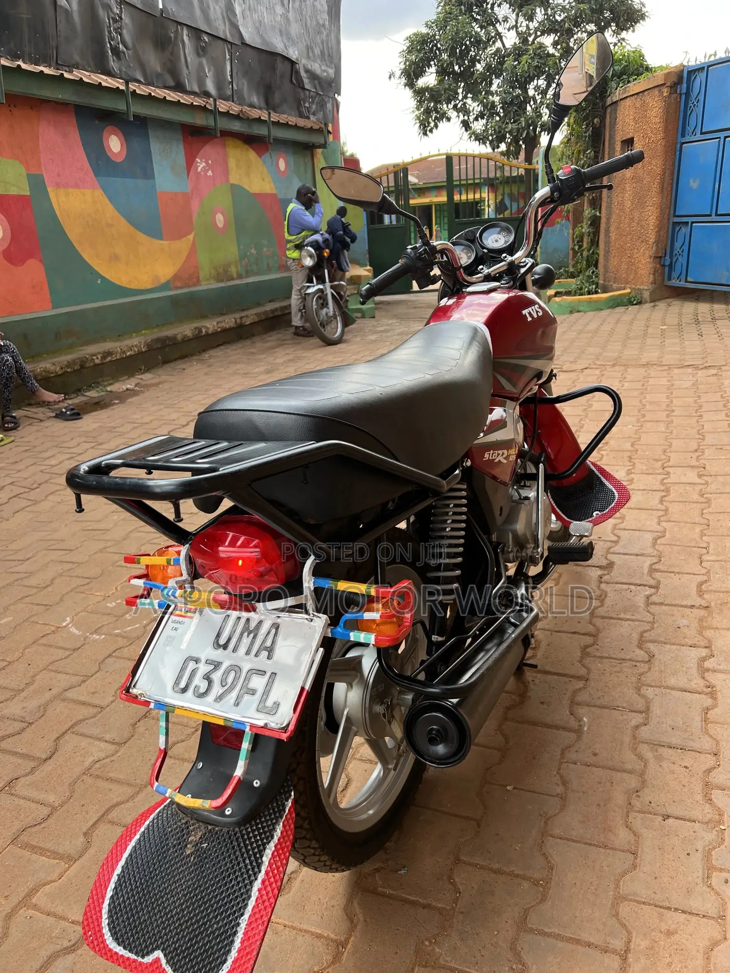 TVS HLX 125 2025 Red