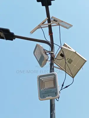 Solar Floodlights 200w, With Inbuilt Lithium Battery and Solar Panel.