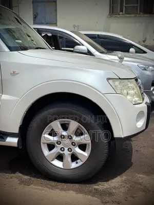 Mitsubishi Pajero 2010 White