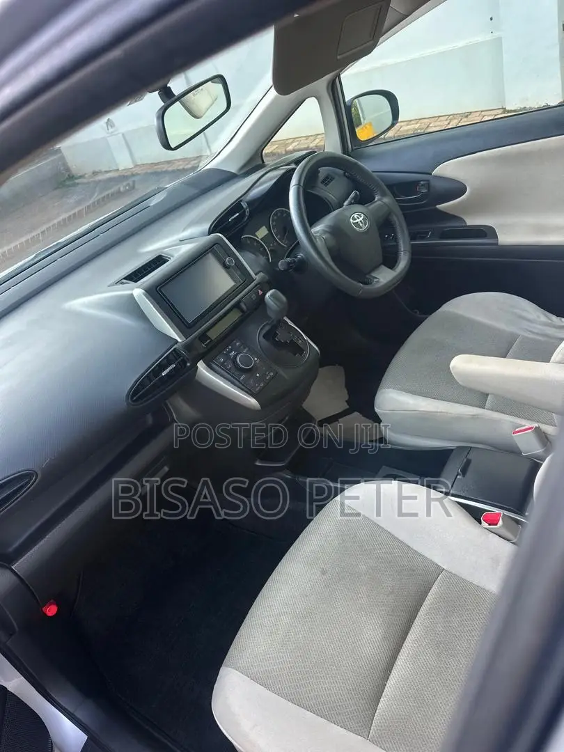 Toyota Wish 2013 Silver