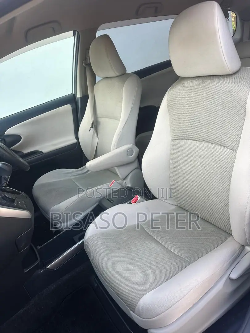 Toyota Wish 2013 Silver