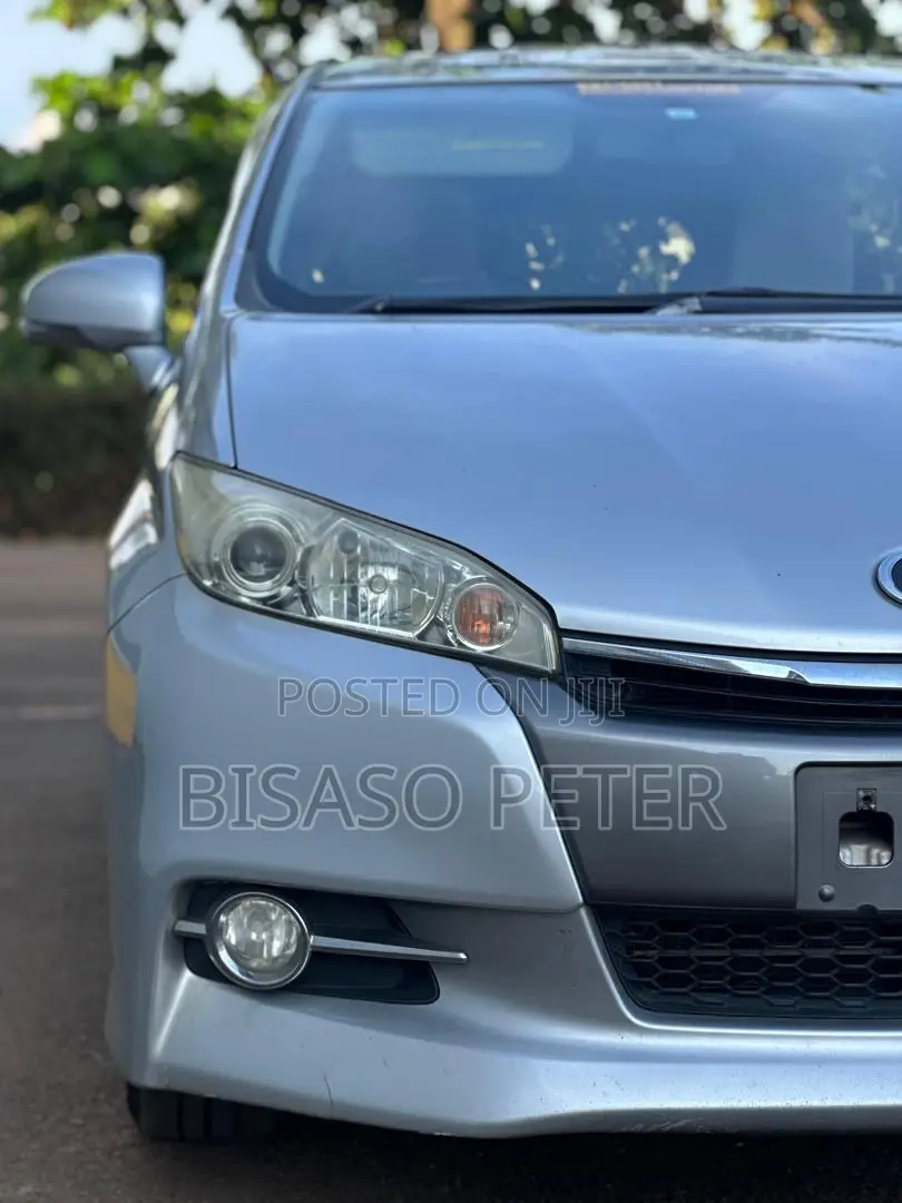 Toyota Wish 2013 Silver