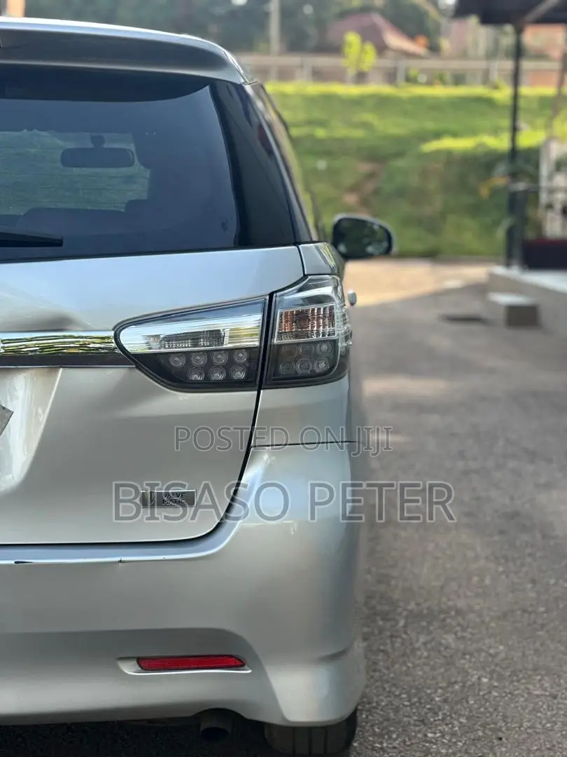 Toyota Wish 2013 Silver