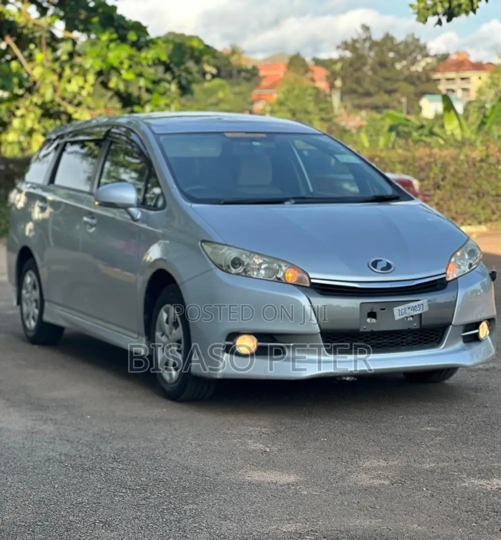Toyota Wish 2013 Silver