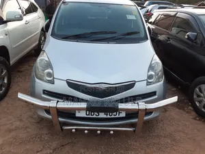Toyota Ractis 2010 Silver
