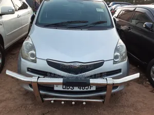 Toyota Ractis 2010 Silver