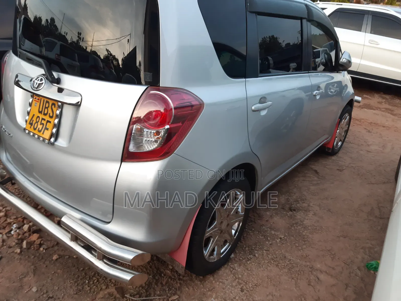 Toyota Ractis 2010 Silver