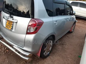 Toyota Ractis 2010 Silver