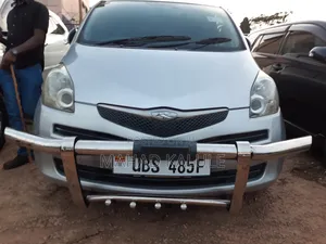 Toyota Ractis 2010 Silver