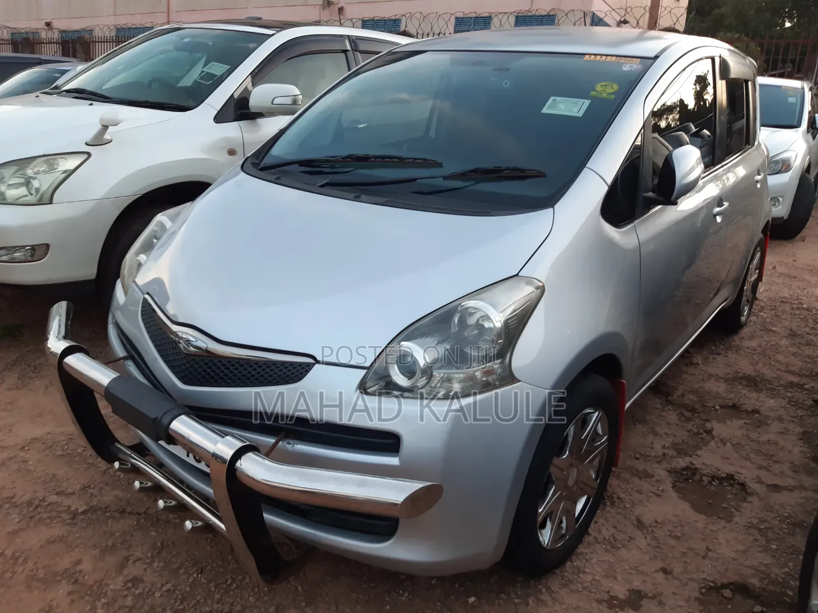 Toyota Ractis 2010 Silver