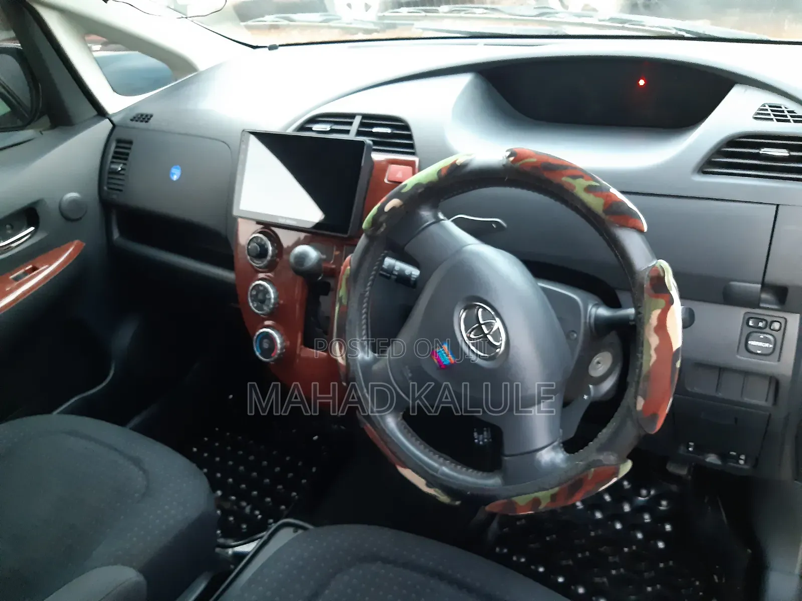 Toyota Ractis 2010 Silver