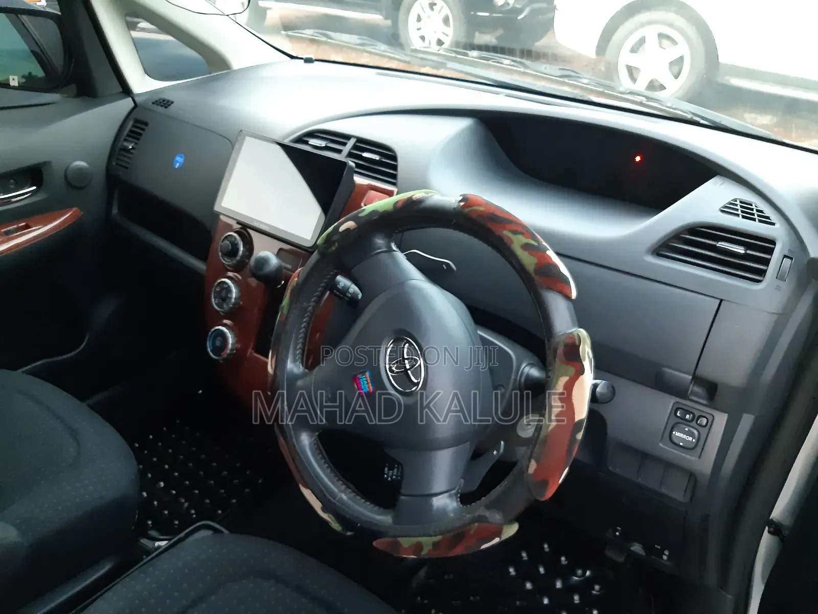 Toyota Ractis 2010 Silver