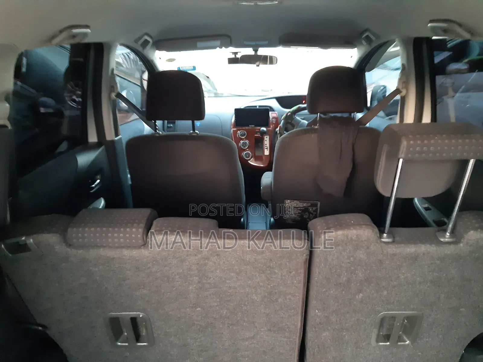 Toyota Ractis 2010 Silver