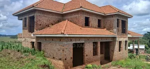 5bdrm Maisonette in Muzinda, Ssisa for sale