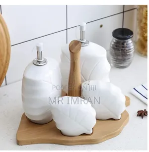 Set of 4 Condiment Set With Bamboo Holder