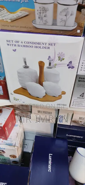 Set of 4 Condiment Set With Bamboo Holder
