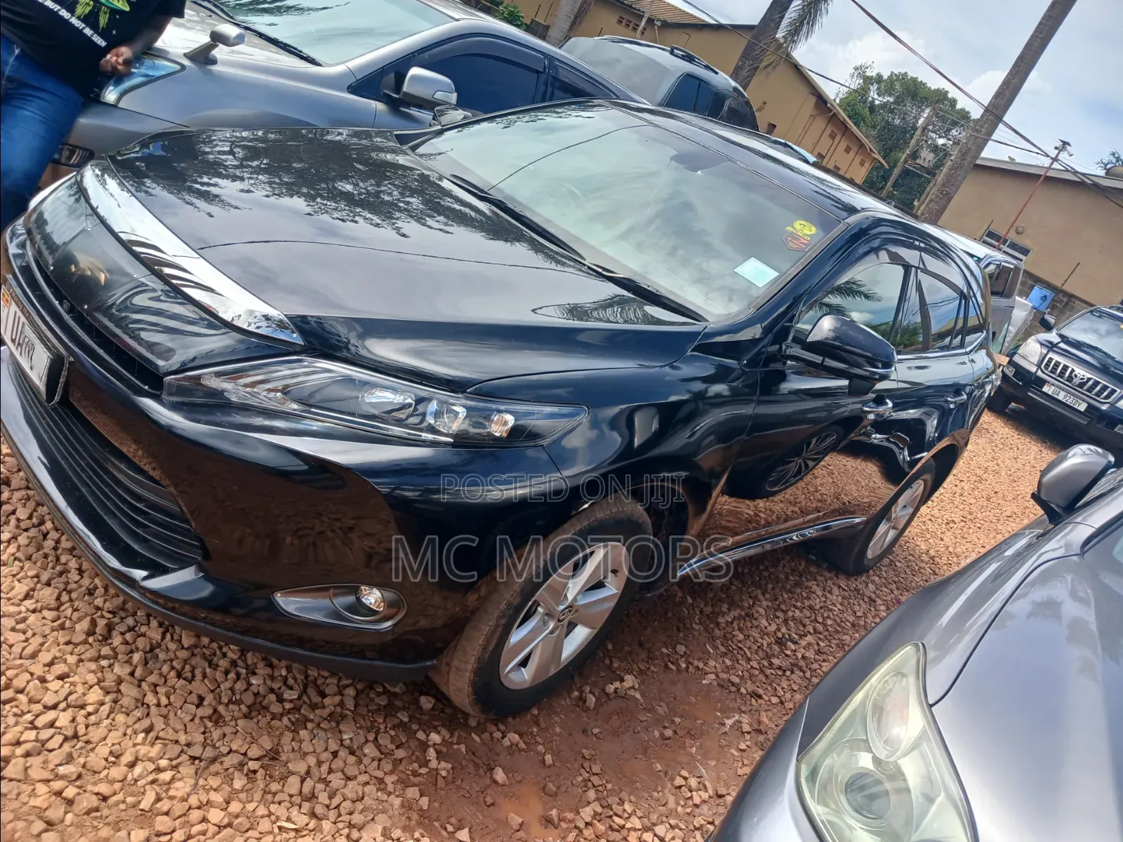 Toyota Harrier 2.0 2016 Black