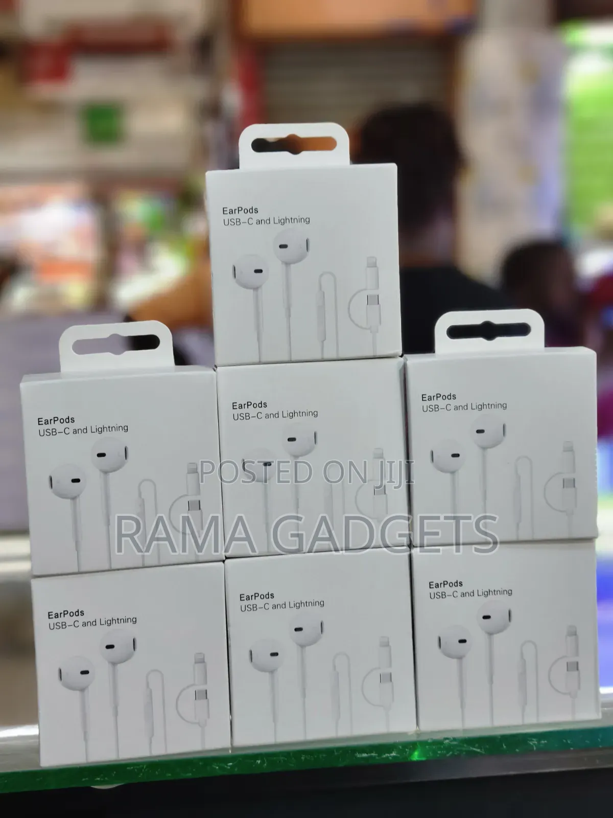 Apple Earpods With Usb-C and Lightning Connectors,