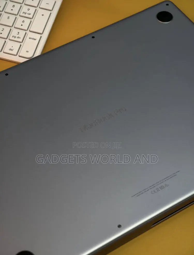 New Laptop Apple MacBook Pro 32GB Apple M1 Pro SSD 512GB