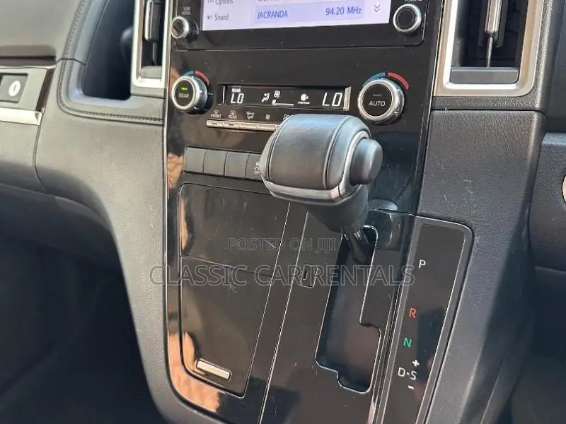 Toyota Hiace Quantum Luxury Van for Hire