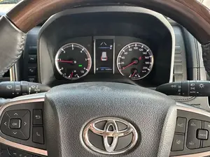 Toyota Hiace Quantum Luxury Van for Hire