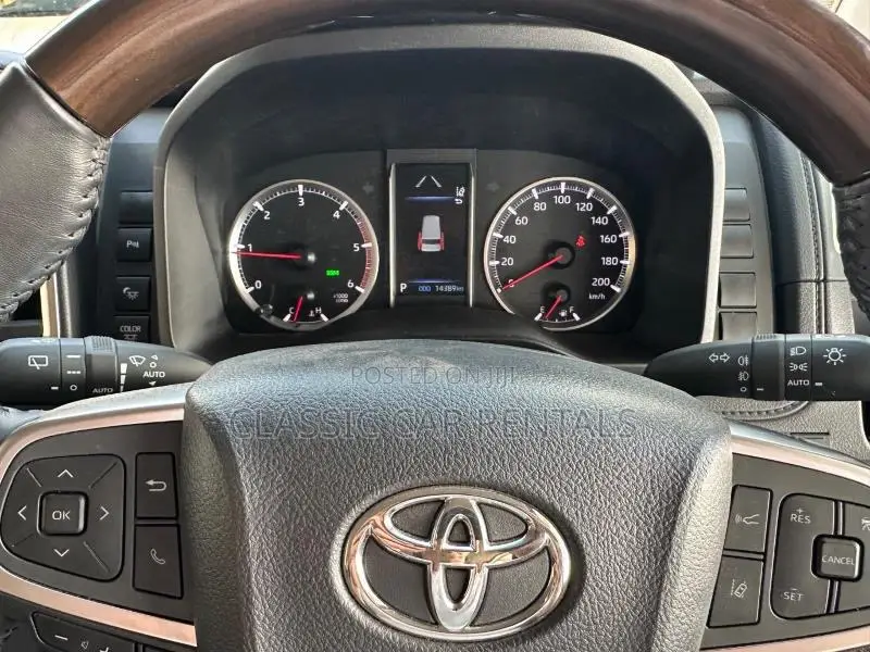 Toyota Hiace Quantum Luxury Van for Hire