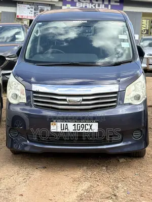 Toyota Noah 2.0 143hp AWD (8 Seater) 2012 Blue