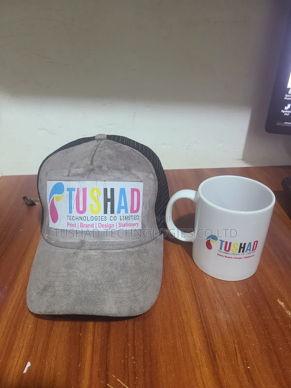 Bottle Branding, Customized Gifts, Printing Cups, Notebooks, Jerseys