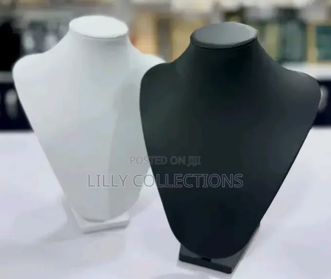 Foldable Necklace Display