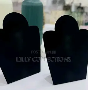 Foldable Necklace Display