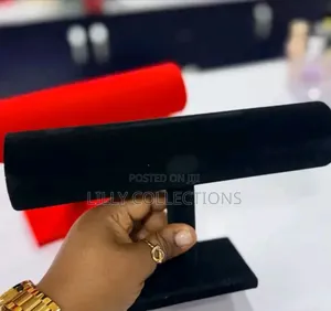 Single Layer Bangle Display