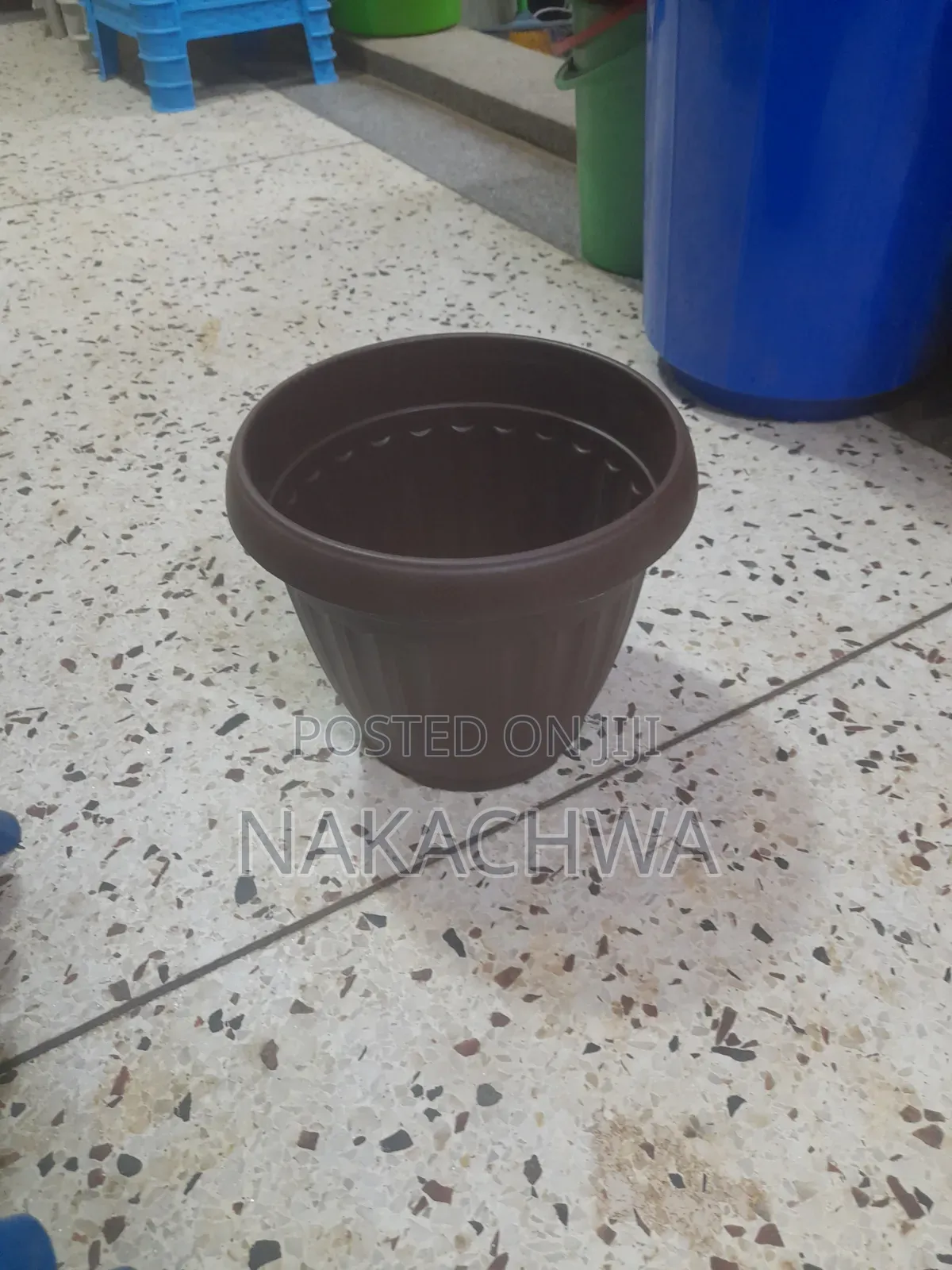 2 Pieces of Flower Plastic Vessels